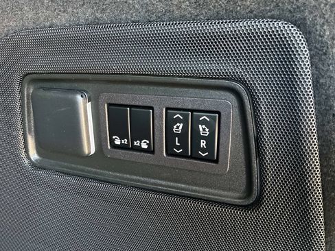 Used 2024 Cadillac Escalade ESV Premium Luxury AWD/4WD image 14