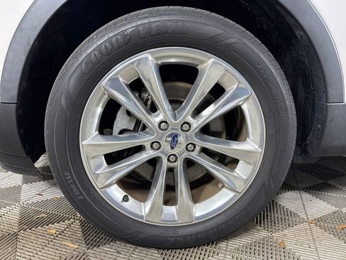 Used 2019 Ford Explorer XLT w/ Equipment Group 202A image 12