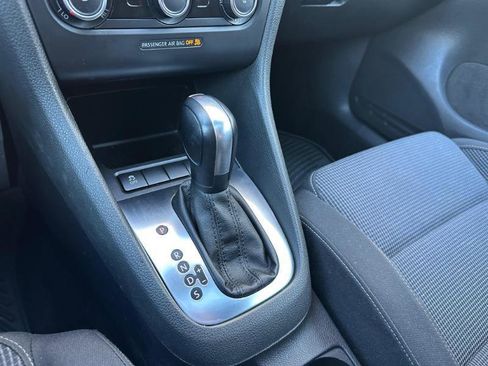 Used 2011 Volkswagen Golf 4-Door FWD image 25