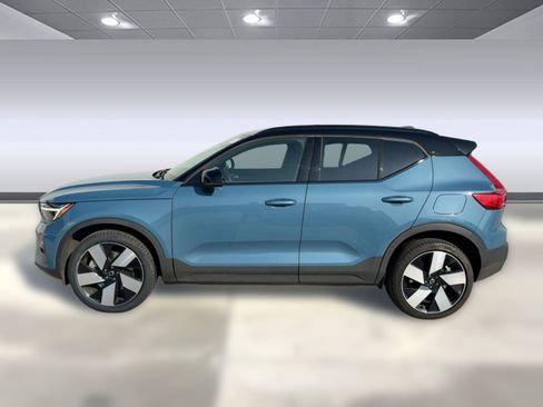 Certified 2023 Volvo XC40 Recharge Ultimate image 2