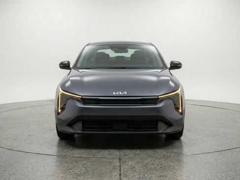 Used 2025 Kia K4 LXS image 2
