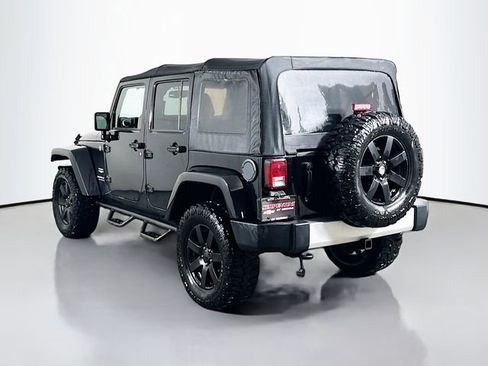 Used 2015 Jeep Wrangler Unlimited Sahara image 8