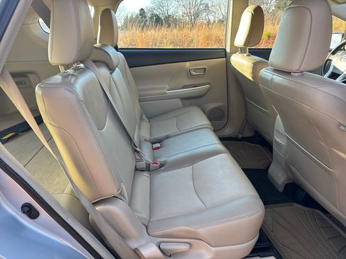 Used 2014 Toyota Prius V Four image 21