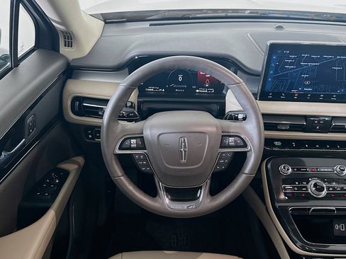 Used 2022 Lincoln Nautilus FWD w/ Premium Package image 18