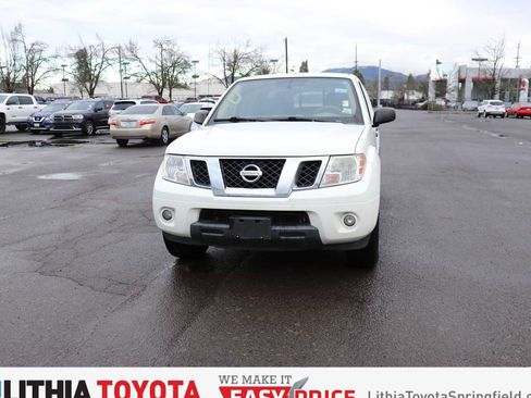 Used 2018 Nissan Frontier SV image 1