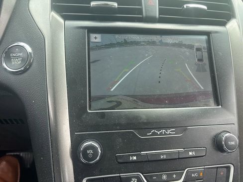 Used 2019 Ford Fusion SE FWD image 11