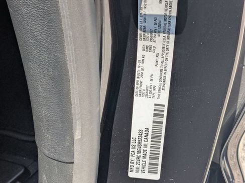 Used 2025 Chrysler Pacifica Select FWD image 33