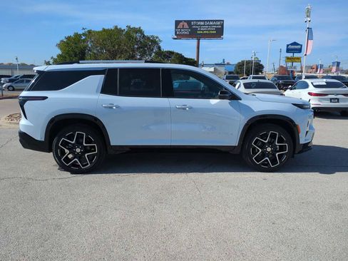 Used 2026 Chevrolet Traverse High Country image 9