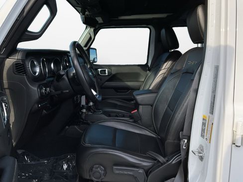 Used 2022 Jeep Wrangler Unlimited Sahara w/ Cold Weather Group image 9