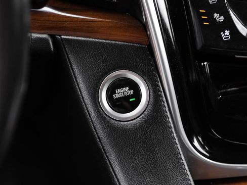 Used 2019 Cadillac Escalade ESV Premium Luxury RWD image 18