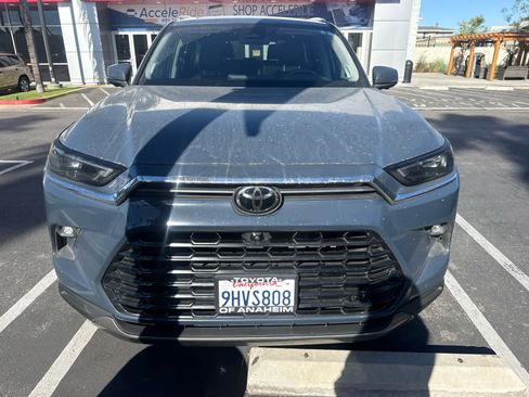 Used 2024 Toyota Grand Highlander AWD image 2