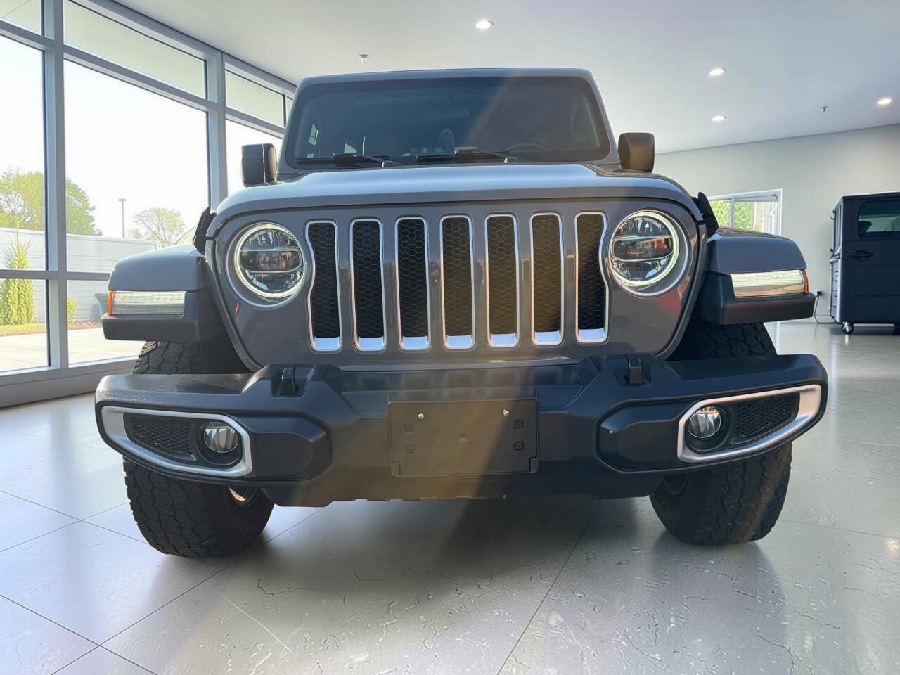 Used 2018 Jeep Wrangler Unlimited Sahara w/ LED Lighting Group AWD/4WD image 11