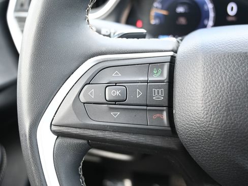 Used 2023 Jeep Grand Cherokee L Laredo image 13