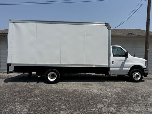 Used 2025 Ford E-450 and Econoline 450 Super Duty w/ Power Equipment Group RWD image 1
