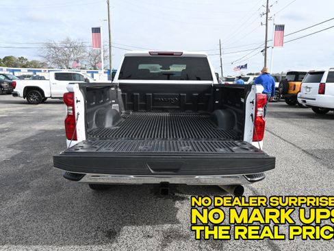Used 2025 Chevrolet Silverado 2500 LT w/ Convenience Package AWD/4WD image 5