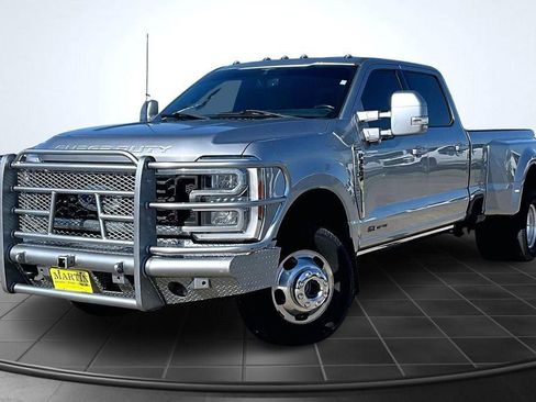 Used 2023 Ford F350 Lariat image 12