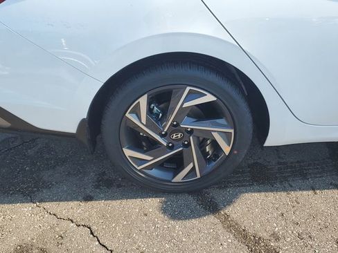 New 2026 Hyundai Elantra Limited FWD image 5