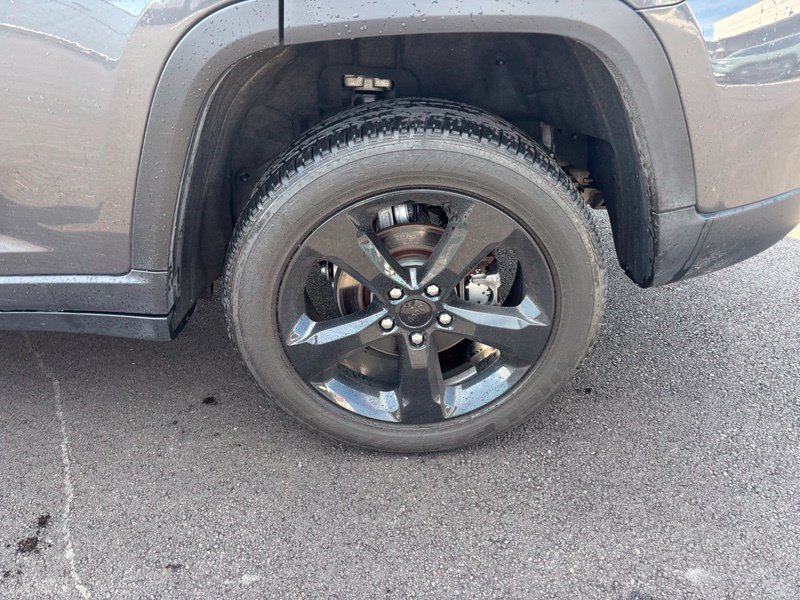 Used 2023 Jeep Grand Cherokee Altitude AWD/4WD image 14