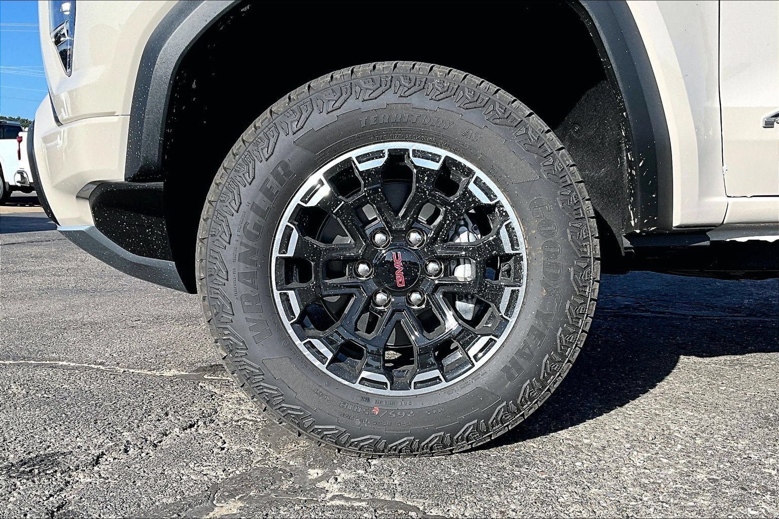 New 2026 GMC Canyon AT4 AWD/4WD image 12
