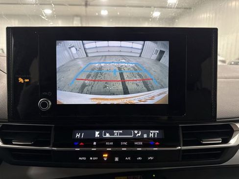 Used 2025 Toyota Sienna LE image 14