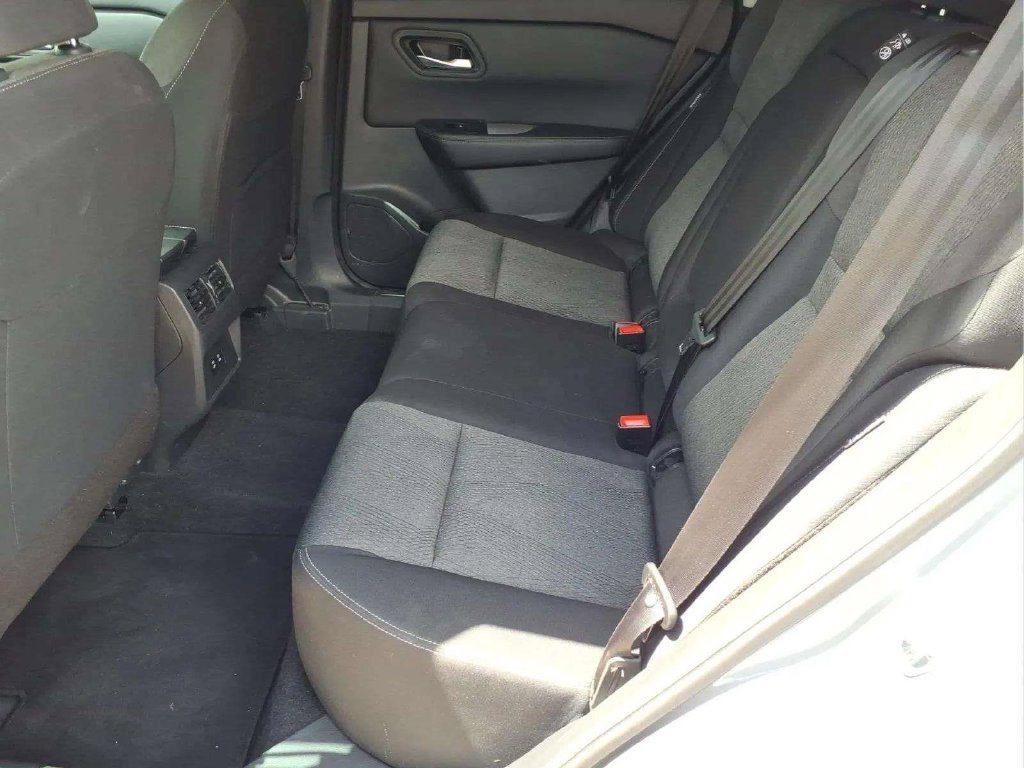 Used 2026 Nissan Rogue SV FWD image 14