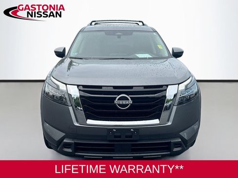 Used 2023 Nissan Pathfinder SV w/ SV Premium Package AWD/4WD image 2