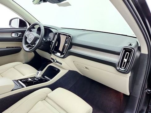 Certified 2023 Volvo XC40 B5 Ultimate w/ Climate Package image 13