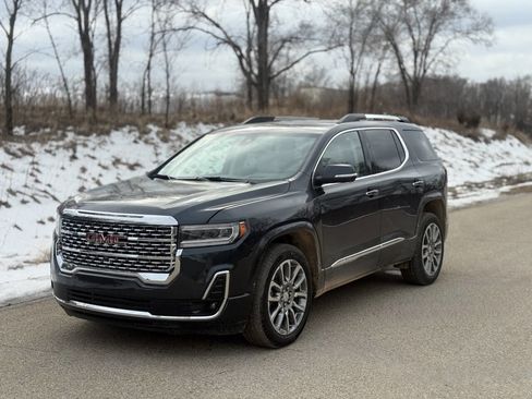 Used 2023 GMC Acadia Denali w/ Denali Technology Package image 4