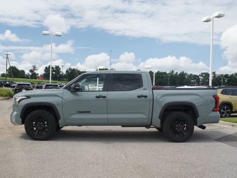 Used 2024 Toyota Tundra SR5 w/ SR5 Convenience Package AWD/4WD image 11