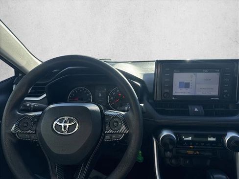 Used 2021 Toyota RAV4 LE image 15