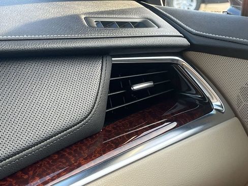 Used 2019 Cadillac XT5 Luxury image 44