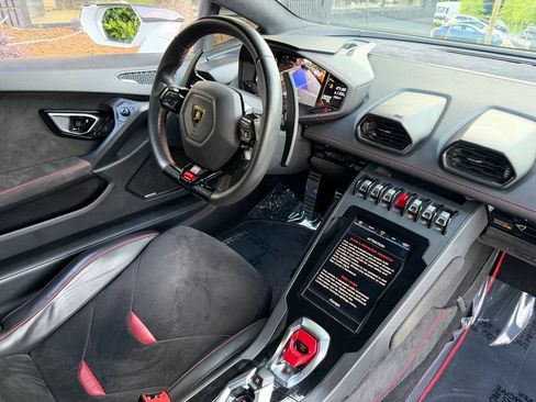 Used 2021 Lamborghini Huracan EVO RWD image 35