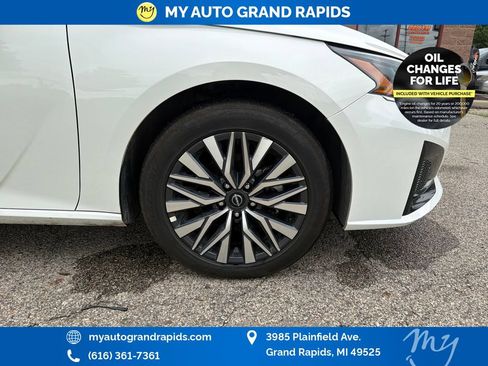 Used 2025 Nissan Altima 2.5 SV FWD image 31