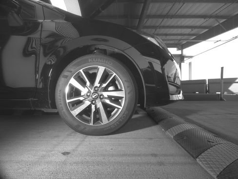 Used 2025 Nissan Versa SV image 13