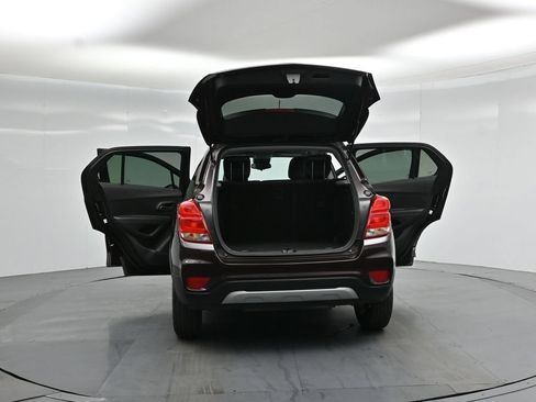 Used 2020 Chevrolet Trax LT w/ LT Convenience Package FWD image 28