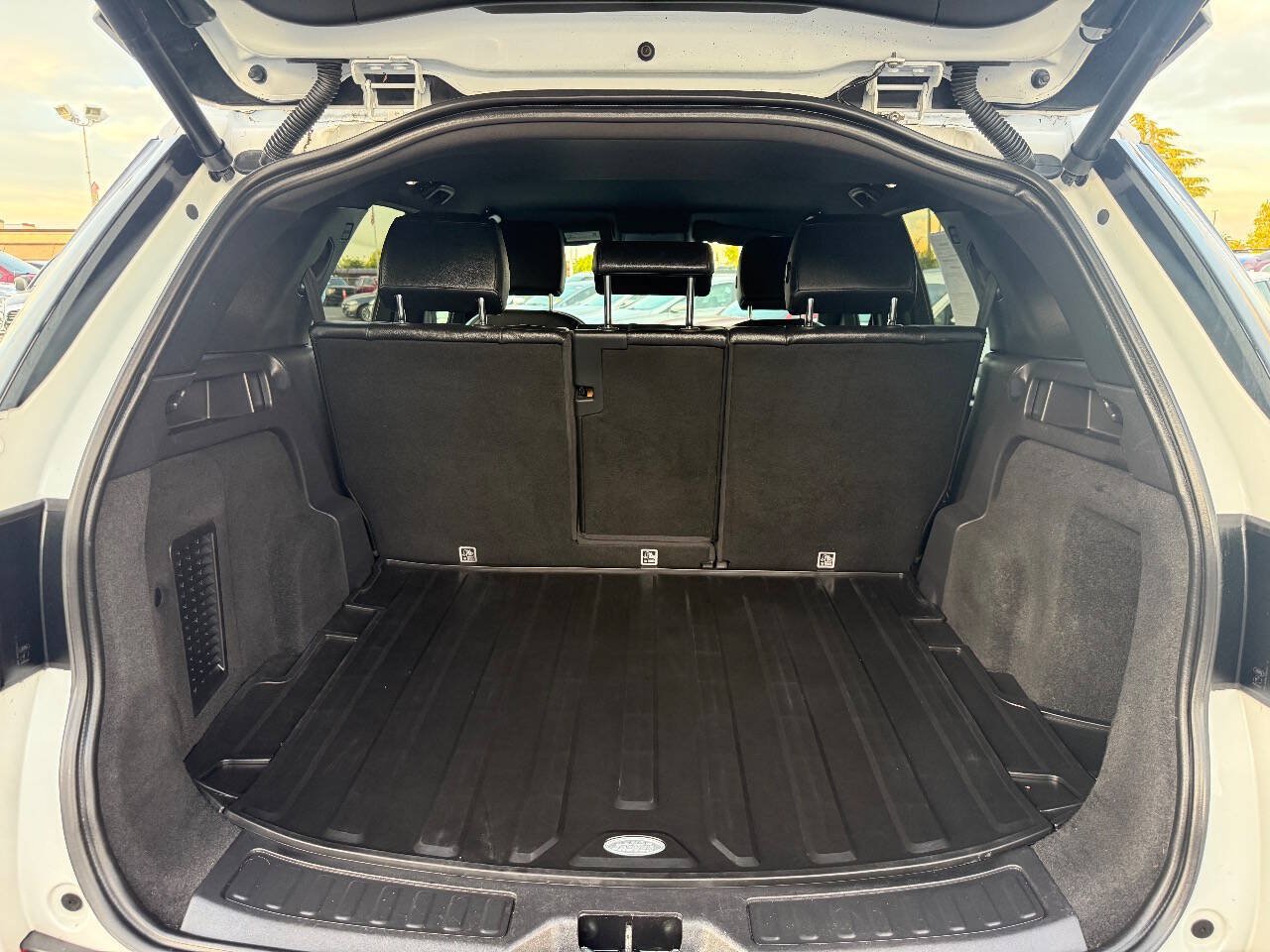 Used 2018 Land Rover Discovery Sport SE AWD/4WD image 16