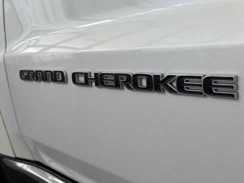 Used 2021 Jeep Grand Cherokee Summit AWD/4WD image 37