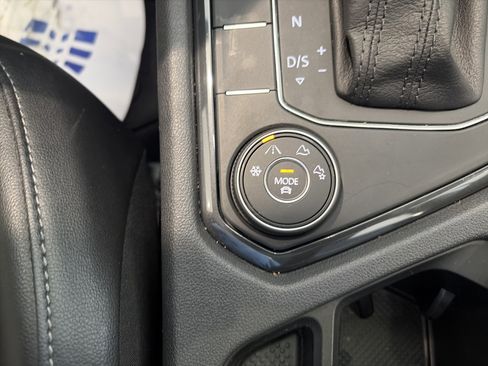 Used 2019 Volkswagen Tiguan SEL AWD/4WD image 42
