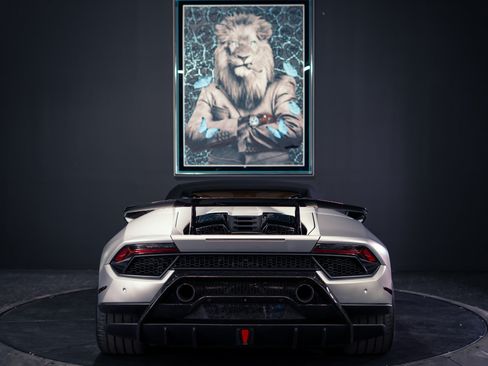 Used 2018 Lamborghini Huracan Performante AWD/4WD image 42
