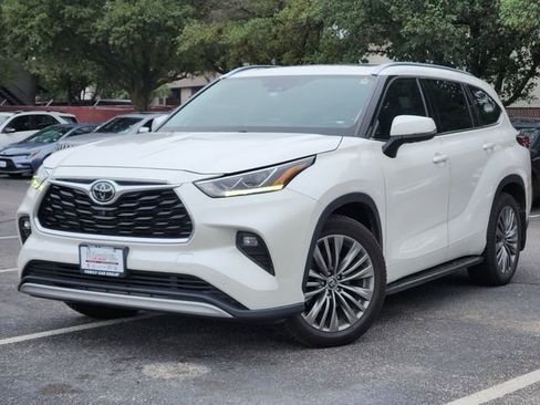 Used 2021 Toyota Highlander Platinum AWD/4WD image 1