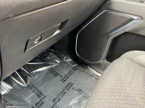 Used 2024 Chevrolet Silverado 1500 LT image 17