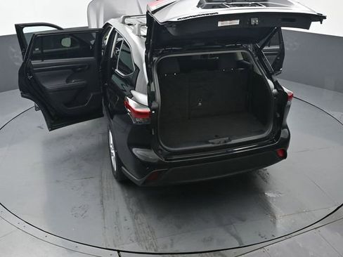 Used 2023 Toyota Highlander LE image 51