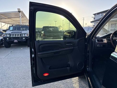 Used 2009 Cadillac Escalade ESV AWD image 6