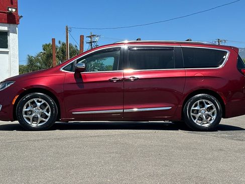 Used 2018 Chrysler Pacifica Limited FWD image 7