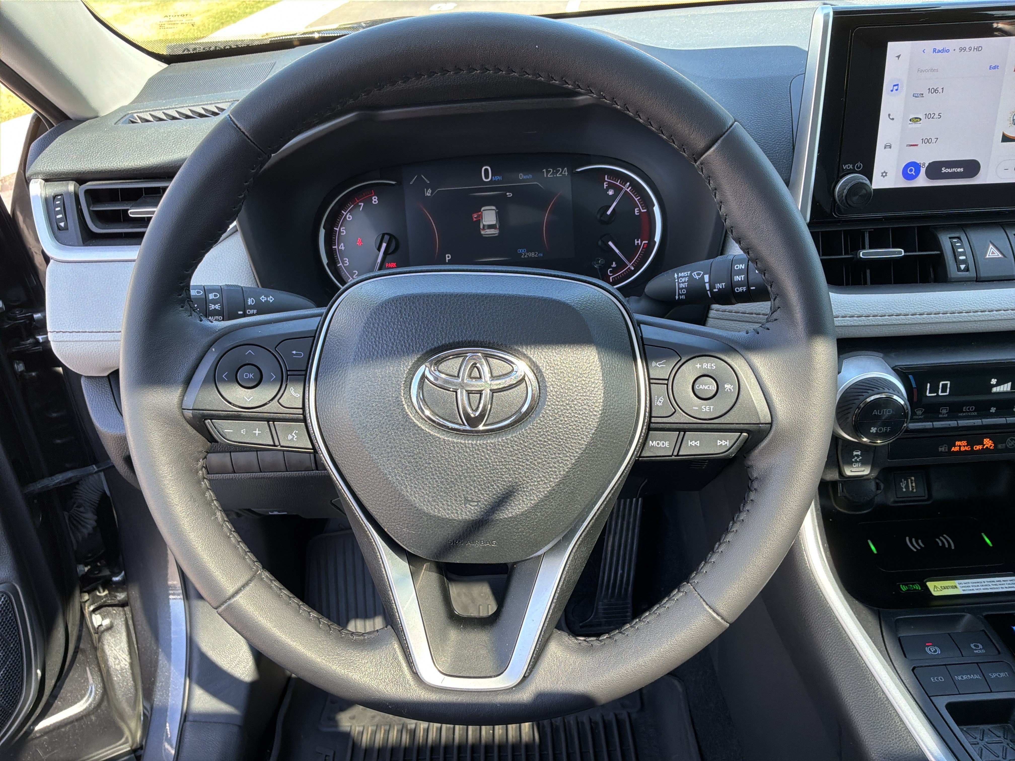 Used 2024 Toyota RAV4 XLE Premium FWD image 18