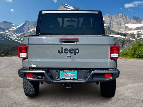 Used 2023 Jeep Gladiator Sport AWD/4WD image 4
