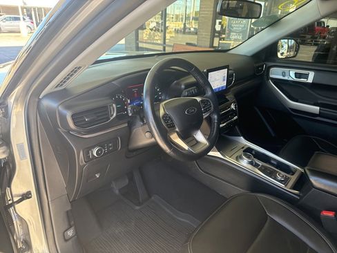 Used 2021 Ford Explorer Limited w/ Equipment Group 301A image 9