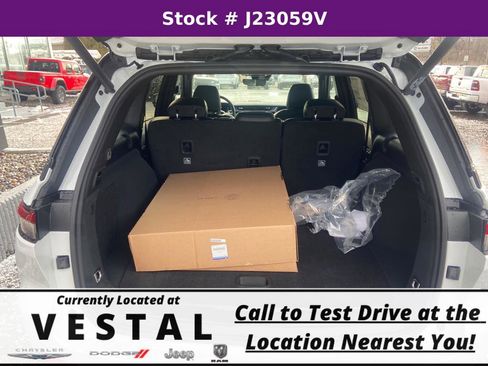 New 2023 Jeep Grand Cherokee Trailhawk AWD/4WD image 13