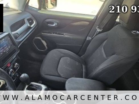 Used 2015 Jeep Renegade Latitude FWD image 37