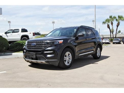 Used 2024 Ford Explorer XLT w/ Equipment Group 202A AWD/4WD image 2